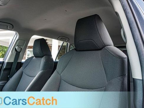 Used 2020 Toyota RAV4 LE FWD image 21