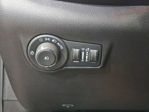 Certified 2024 Jeep Compass Limited image 24