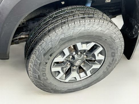 Used 2021 Toyota Tacoma TRD Off-Road AWD/4WD image 28