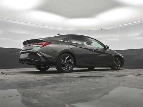 New 2026 Hyundai Elantra Limited FWD image 43