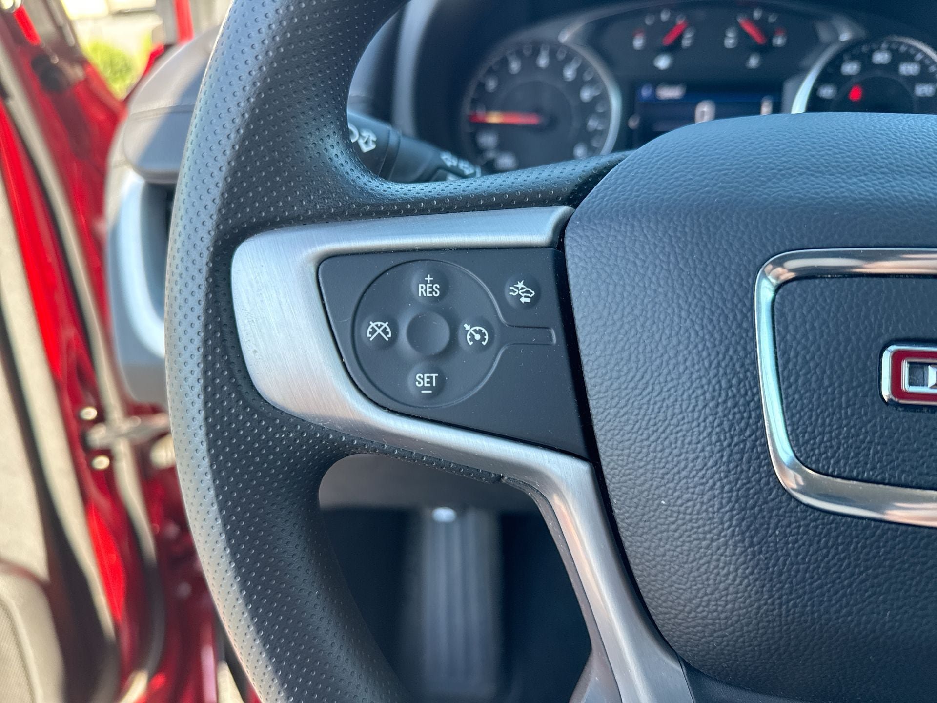 Used 2024 GMC Terrain SLE w/ Driver Convenience Package FWD image 9