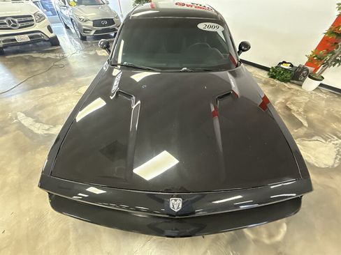 Used 2009 Dodge Challenger R/T RWD image 11