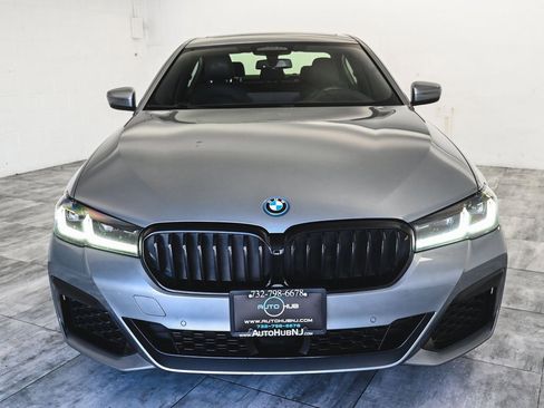 Used 2023 BMW 530e xDrive w/ Premium Package image 2