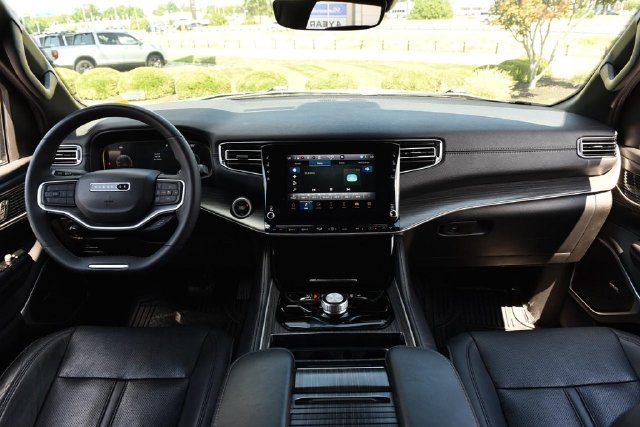 Used 2023 Jeep Wagoneer L Series II AWD/4WD image 7