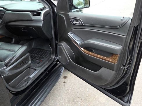 Used 2019 Chevrolet Suburban LT image 44