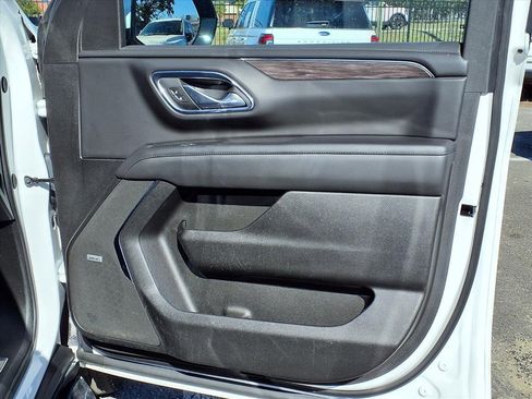 Used 2024 Chevrolet Suburban LT image 12