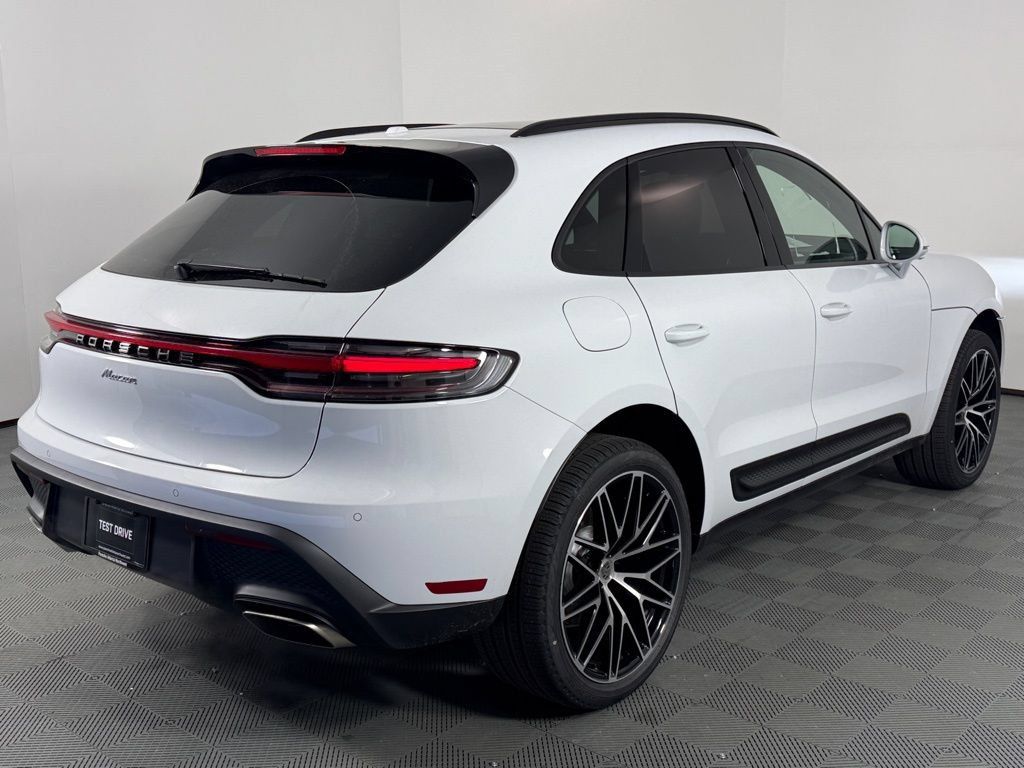 Certified 2026 Porsche Macan AWD/4WD image 7