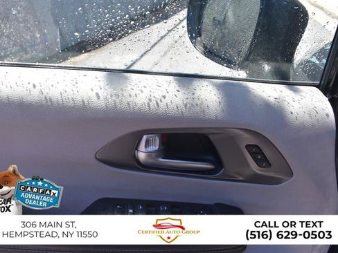 Used 2024 Chrysler Pacifica Touring-L FWD image 11