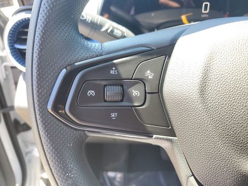 Used 2025 Chevrolet Trax LT FWD image 29