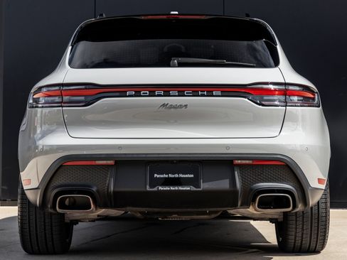 Certified 2025 Porsche Macan AWD/4WD image 10