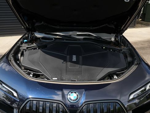 Used 2025 BMW i7 xDrive60 AWD/4WD image 10