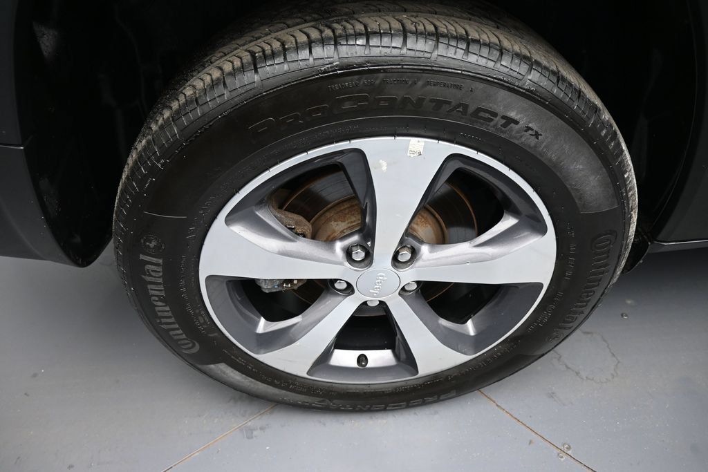 Used 2020 Jeep Cherokee Limited AWD/4WD image 12