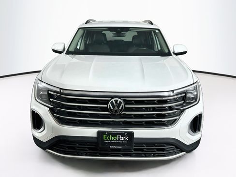 Used 2025 Volkswagen Atlas SE FWD image 2