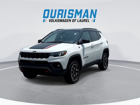 Used 2025 Jeep Compass Trailhawk AWD/4WD image 4