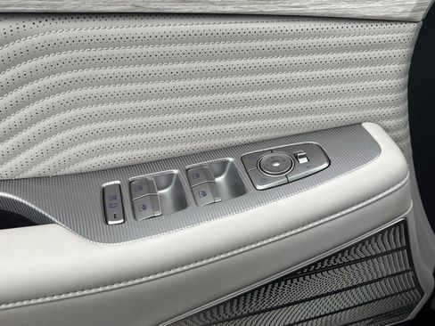 Used 2024 Hyundai Palisade Calligraphy image 5