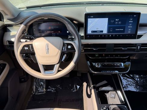 Used 2024 Lincoln Corsair AWD w/ Equipment Group 101A image 7