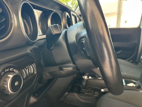 Used 2018 Jeep Wrangler Unlimited Sport S AWD/4WD image 37