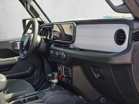Used 2024 Jeep Gladiator Sport AWD/4WD image 18