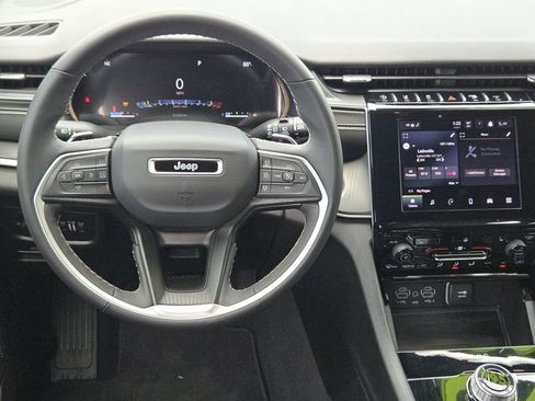 Used 2023 Jeep Grand Cherokee Altitude AWD/4WD image 25