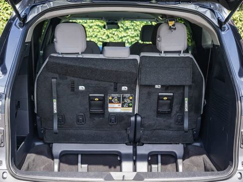 Used 2025 Toyota Sienna LE FWD image 27