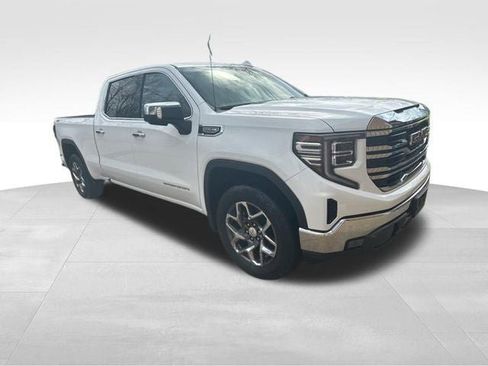 Used 2023 GMC Sierra 1500 SLT AWD/4WD image 3