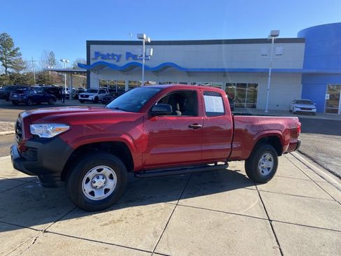 Used 2019 Toyota Tacoma SR image 5