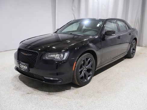 Used 2022 Chrysler 300 S w/ Comfort Group RWD image 5