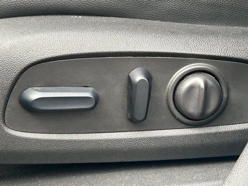 Used 2024 GMC Terrain SLT image 27