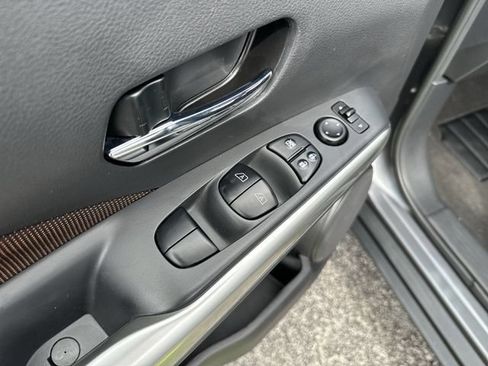 Used 2019 Nissan Kicks SR FWD image 17