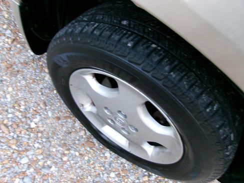 Used 2004 Toyota Highlander 4WD V6 w/ 3rd Row image 4