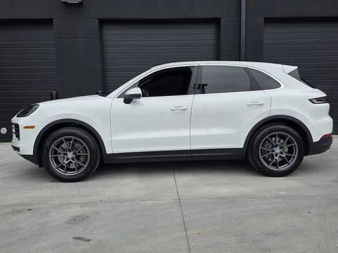 Certified 2024 Porsche Cayenne image 2