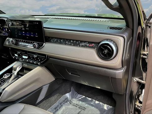Used 2025 Chevrolet Colorado ZR2 w/ Technology Package AWD/4WD image 29