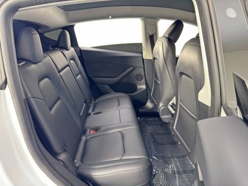 Used 2024 Tesla Model Y Long Range image 40