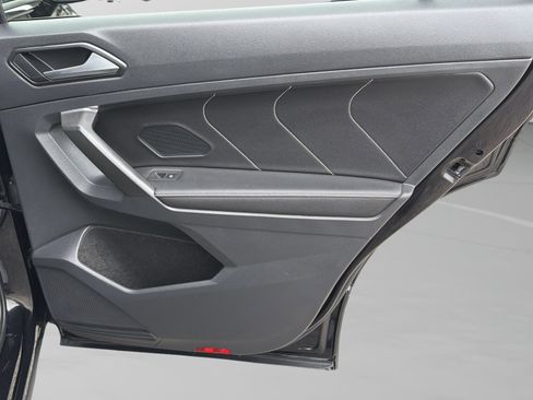 Used 2022 Volkswagen Tiguan SE R-Line image 25