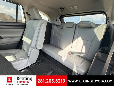 Used 2026 Toyota Highlander XLE AWD/4WD image 12