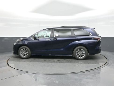 New 2026 Toyota Sienna XLE image 4