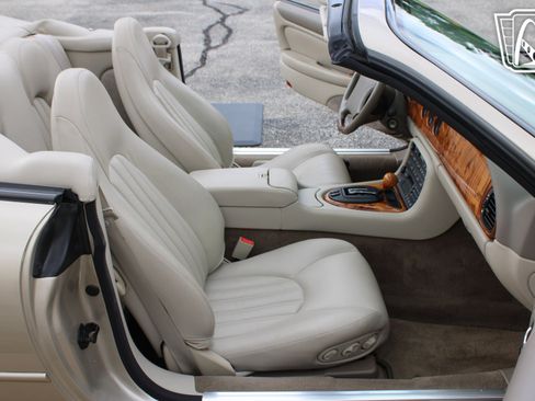 Used 1999 Jaguar XK8 Convertible RWD image 15