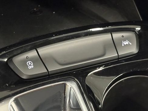Used 2025 Chevrolet Trax LT w/ Sunroof Package FWD image 31