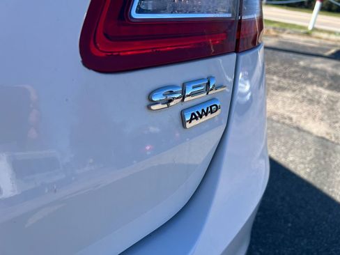 Used 2013 Ford Taurus SEL image 8