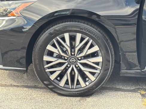 Used 2025 Nissan Altima 2.5 SV FWD image 31