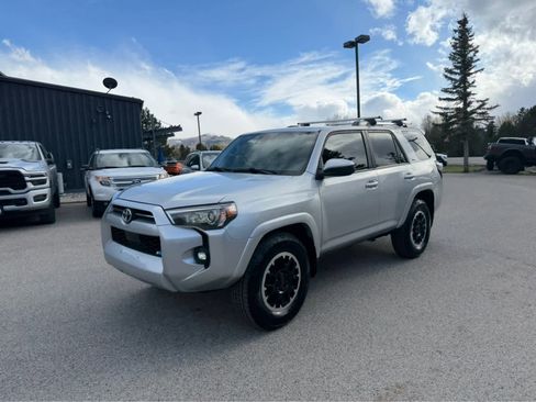 Used 2021 Toyota 4Runner SR5 AWD/4WD image 2