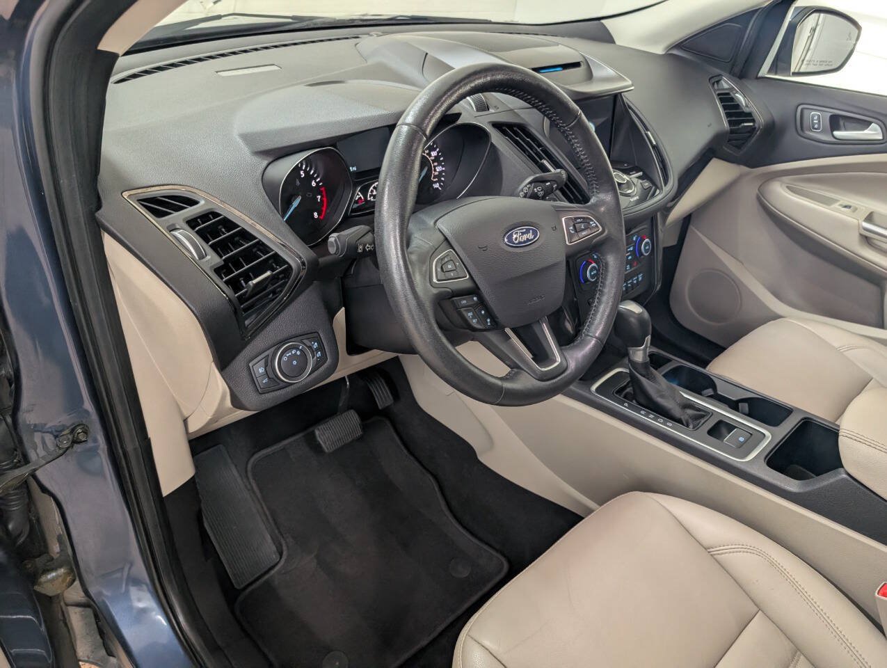 Used 2018 Ford Escape Titanium w/ Ford Safe & Smart Package AWD/4WD image 8