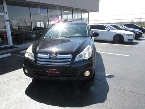 Used 2013 Subaru Outback 2.5i Premium image 2