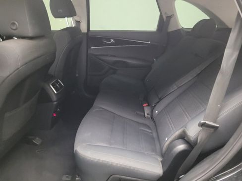 Used 2019 Kia Sorento LX image 18