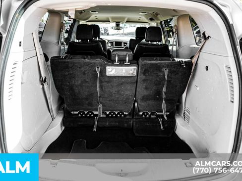 Used 2019 Chrysler Pacifica Touring-L image 26