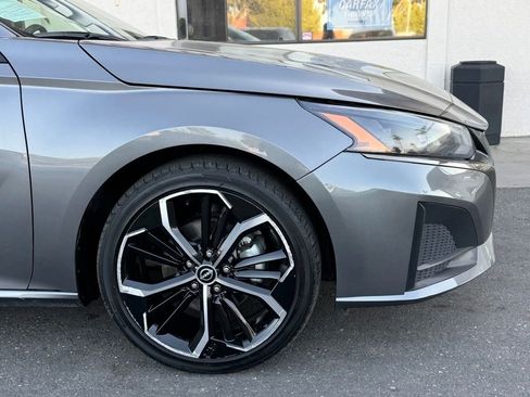 Used 2024 Nissan Altima 2.5 SR FWD image 3