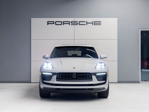 Certified 2026 Porsche Macan AWD/4WD image 10