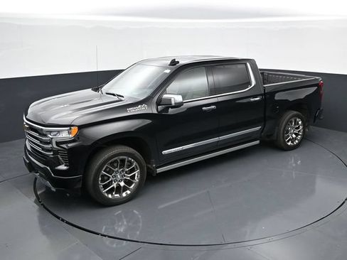 Used 2025 Chevrolet Silverado 1500 High Country AWD/4WD image 35