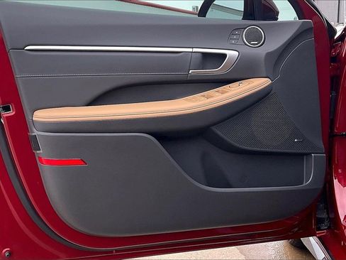 Used 2025 Hyundai Sonata Limited image 23