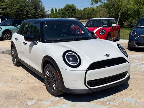 Used 2026 MINI Cooper 4-Door Hardtop FWD image 3